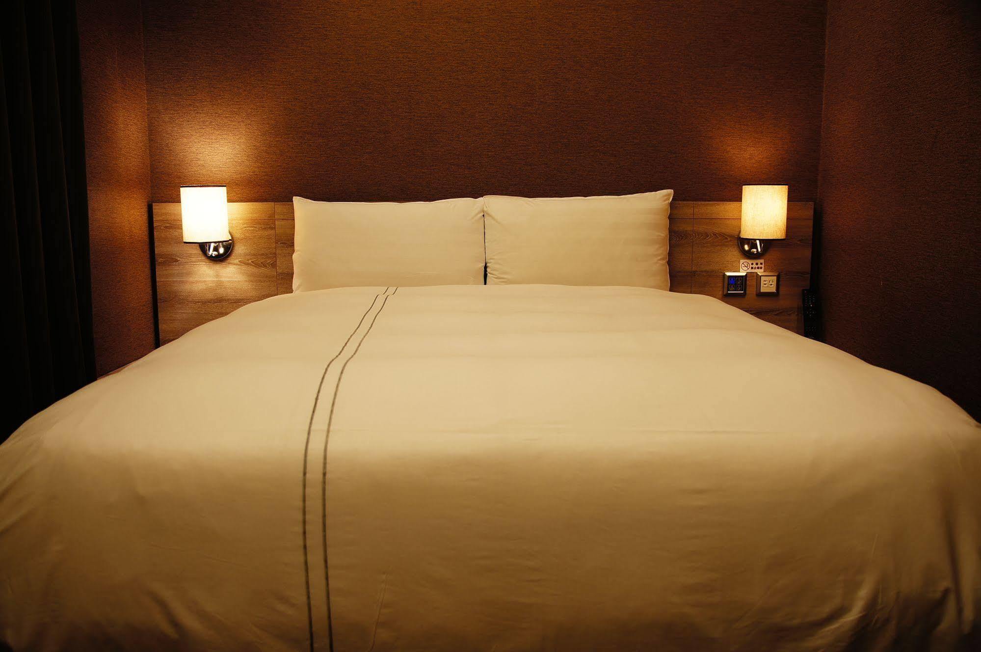 Talmud Business Hotel - Zhongshan Taichung Esterno foto