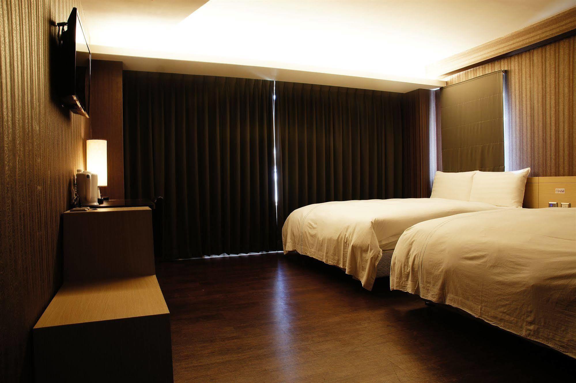 Talmud Business Hotel - Zhongshan Taichung Esterno foto