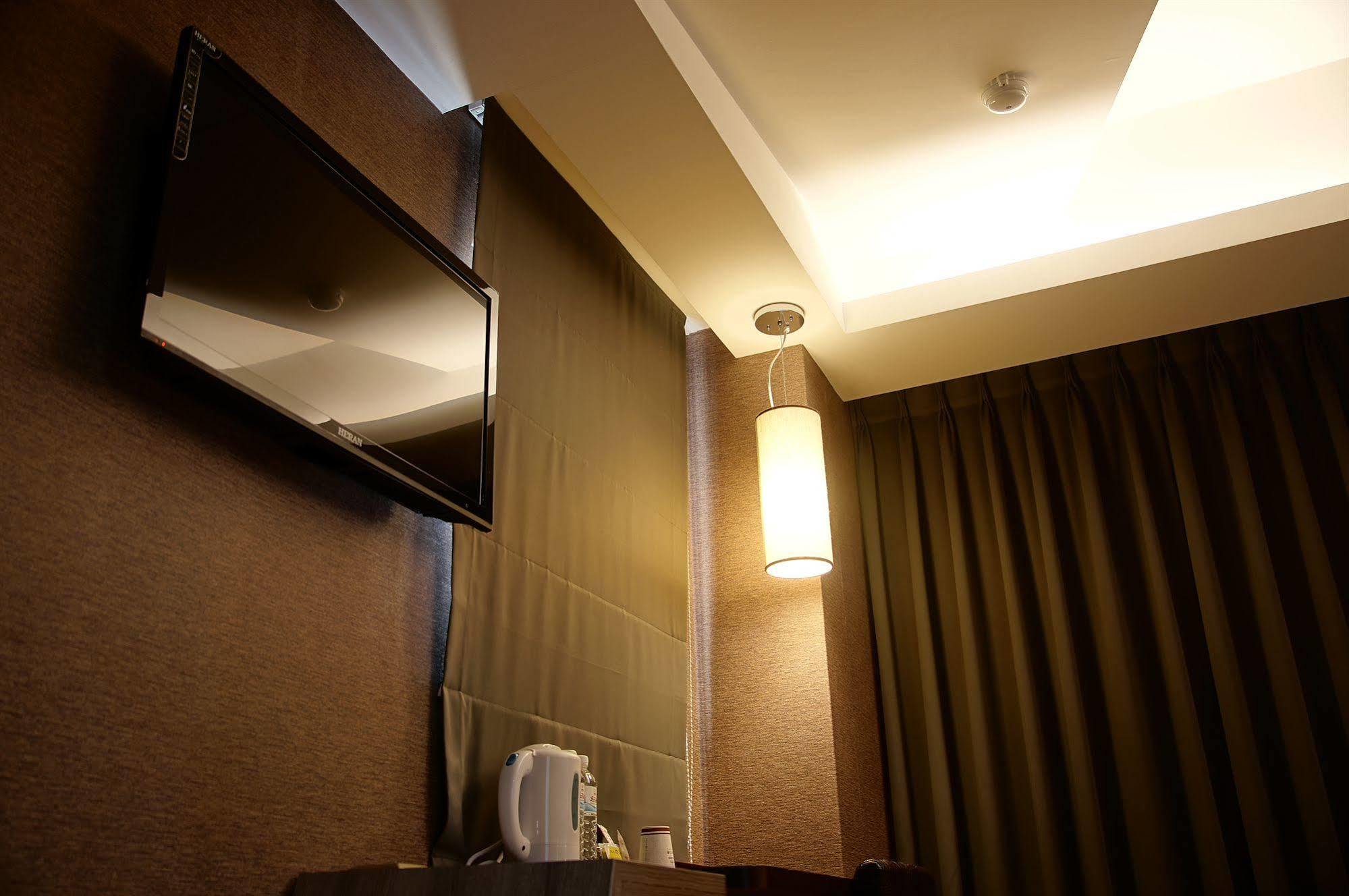Talmud Business Hotel - Zhongshan Taichung Esterno foto