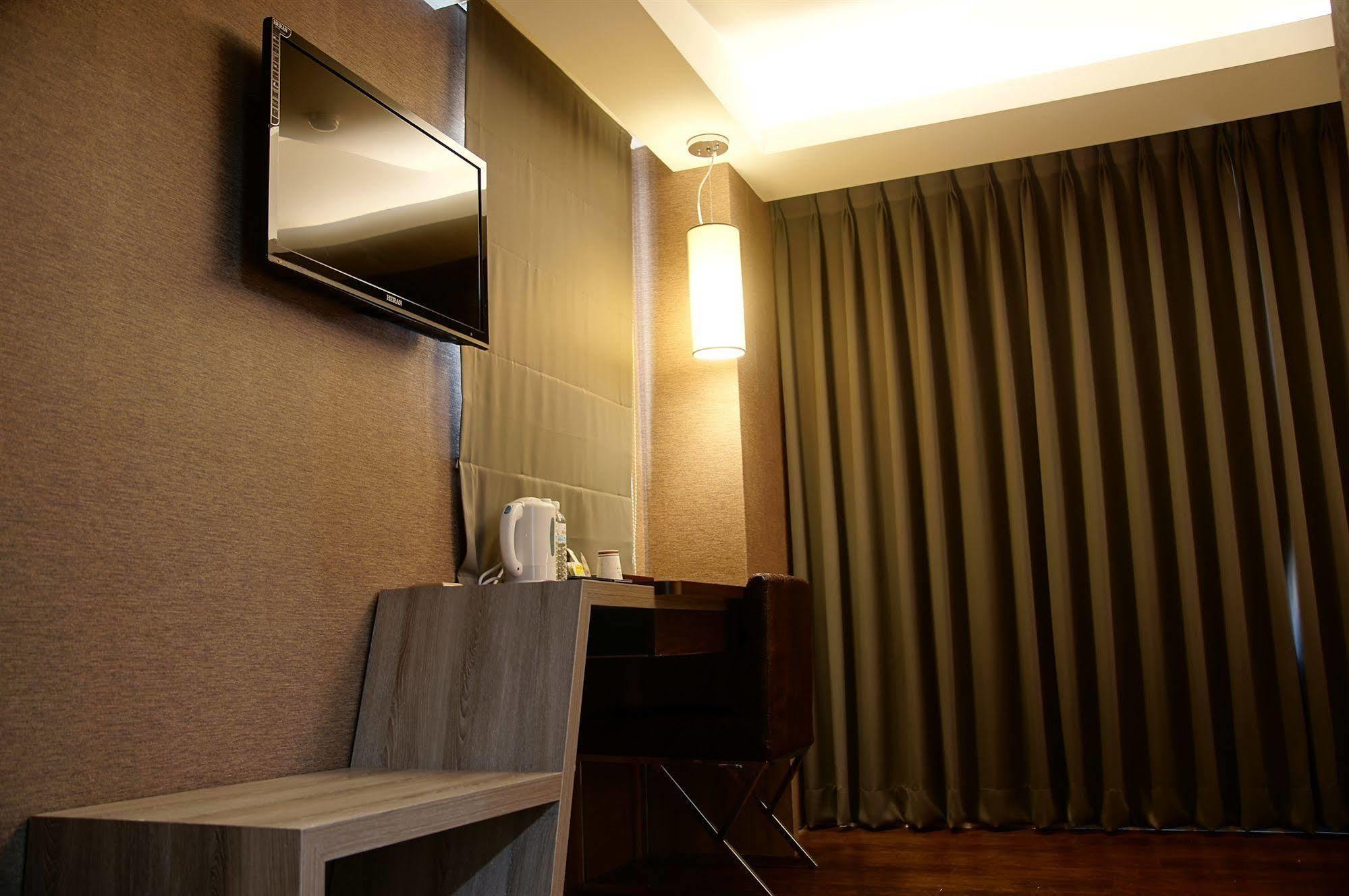 Talmud Business Hotel - Zhongshan Taichung Esterno foto